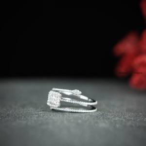 Anillo de Compromiso de Moissanita con Forma Elegante en Plata 925, Anillo de Boda con Diamante de Corte Brillante Redondo para Mujer de Phoenix Enterprise - Product Image 4