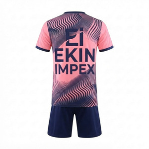 เสื้อฟุตบอลซับลิเมชั่นสีชมพูกรมท่า ลายคลื่นแสง แห้งเร็ว สำหรับผู้ชายและผู้หญิง ชุดทีมฟุตบอล รับผลิตแบบ OEM - Product Image 2