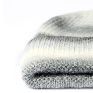 Bonnet d'hiver chaud en acrylique tricoté avec logo brodé jacquard, style urbain, à revers, pour la plage, avec motif à pois - Product Image 5