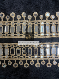 Dentelle en filet de créateur Royal Gold Zari avec broderie miroir multi-formes pour la décoration de saris de mariée, de lehengas et de vêtements de haute couture - Product Image 2