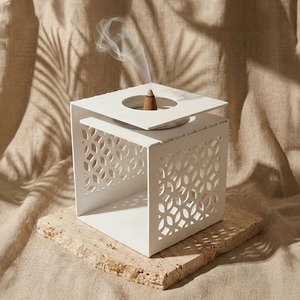 Quemador de Incienso Cuadrado Blanco Calado, Caja Porta Incienso para Incienso Cónico - Product Image 1