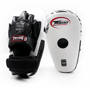 แผ่นซ้อมมวยแบบโค้งยาวรุ่นใหม่ สไตล์คู่แฝด พร้อมโลโก้สั่งทำ สำหรับคิกบ็อกซิ่ง มวยไทย MMA และการฝึกซ้อม - Product Image 3