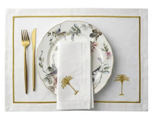 Ensemble de sets de table et serviettes personnalisés en gros, lavables en machine, brodés motif palmier doré, en polyester/lin avec ourlet festonné, pour la maison et les mariages bohèmes - Product Image 1