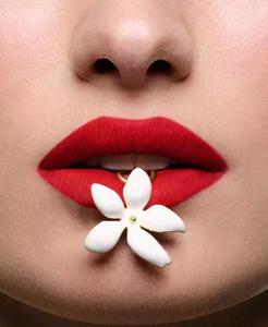 Favolosa ricarica di rossetto opaco bacio | Carolina Herrera - Product Image 5