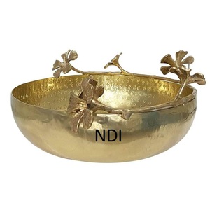 Bols en métal martelé doré avec poignées en feuille de ginkgo, design moderne, faits à la main, bols décoratifs pour la présentation sur table - Product Image 6