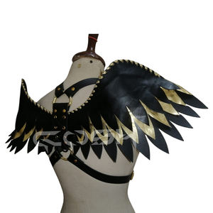 Harnais gothique en similicuir noir et blanc à plumes, avec ailes d'ange à lacets au dos, anneaux en O argentés et clous - Product Image 2