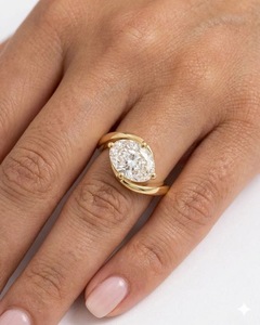 Bague de fiançailles solitaire ovale 2 carats CVD de laboratoire couleur D VVS, taille East-West, avec bande torsadée, certifiée IGI en or massif 14K - Product Image 4