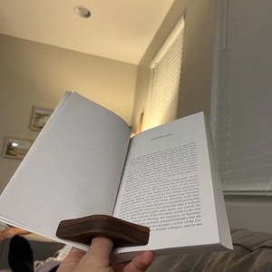 Marcador de Páginas de Madera con Clip para el Pulgar, Marcador de Lectura Grabado Personalizado, Marcador de Libros Tallado, Regalo - Product Image 4