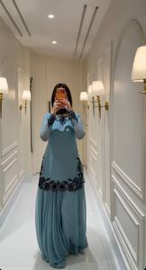 Ensemble Sharara élégant bleu ciel brodé avec dentelle florale noire, extensible et infroissable, tenue de soirée ethnique moderne de créateur - Product Image 2