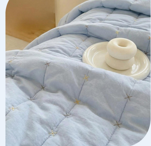 Ensemble de couette matelassée bleu clair, hypoallergénique, lavable en machine, garnissage en polyester respirant, housse de couette d'hiver, taille Queen - Product Image 3