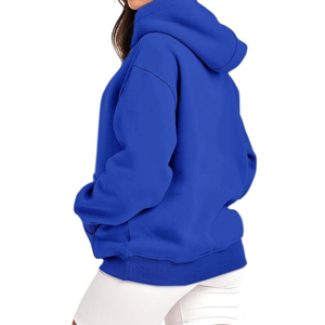 Sweat-shirt à capuche surdimensionné bleu pour femme IBRATEX International, en molleton de coton premium, à manches longues, avec poche kangourou - Product Image 2
