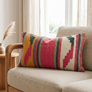 Housse de coussin colorée style bohème Kilim avec motif rayé ethnique pour une décoration de maison éclatante et ethnique (global et sud-ouest américain) - Product Image 1