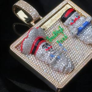 Collar con colgante de dije cubano de plata 925 chapado en rodio, con moissanita VVS y oro amarillo, estilo hip hop, personalizado y con incrustaciones de circonitas. - Product Image 3