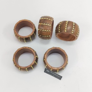 Bracelets en bois de finition naturelle pour les femmes bijoux de mode faits à la main parfaits pour les fêtes et les looks décontractés Tradebyd - Product Image 1