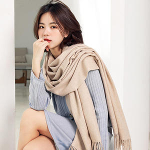 Nouvelle Écharpe Longue Unie Chaude et Respirante en Jersey de Polyester avec Pompons, Style Décontracté, Tendance Japonaise et Coréenne pour Femme – Collection Automne Hiver - Product Image 1