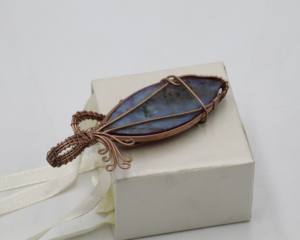 Pendentif en labradorite enveloppé de fil de cuivre, taille libre, pierre précieuse naturelle, bijoux faits à la main - Product Image 2