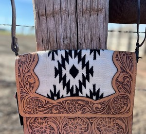 Nuevo Bolso de Hombro Estilo Occidental con Flecos de Cuero Repujado Azteca para Mujer, Diseño Vintage Único, Tipo Manta de Silla de Montar - Product Image 1