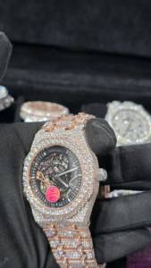 Montre personnalisée squelette blanche entièrement sertie de diamants moissanite ronds, style hip-hop classique, luxueuse et élégante pour homme, idéale comme cadeau - Product Image 5