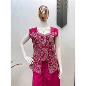 ชุดออกงานผ้าซาตินสไตล์อินโดเวสเทิร์นแบบสามชิ้นสำหรับนักออกแบบ - Product Image 1