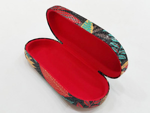 กล่องใส่แว่นตาและกระเป๋าหนัง PU แบบแข็งลายโลโก้แบบคลาสสิก - Product Image 2
