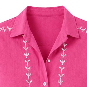 Camisa Corta Bordada Rosa Intenso Personalizada para Mujer, Blusa Casual de Verano con Botones y Manga Corta, Top de Moda con Logotipo Personalizado en Mezcla de Lino - Product Image 5
