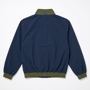 เสื้อแจ็คเก็ตโค้ชไนลอนสีน้ำเงินพรีเมียมสำหรับผู้ชาย แต่งขอบริบสีเขียวมะกอก น้ำหนักเบา สไตล์บอมเบอร์ ซิปเต็มตัว ลำลอง สตรีทแวร์ - Product Image 3