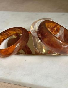 Brazalete de Resina de Diseño, Hecho a Mano con Técnica Artística Única de Vertido de Resina - Product Image 3