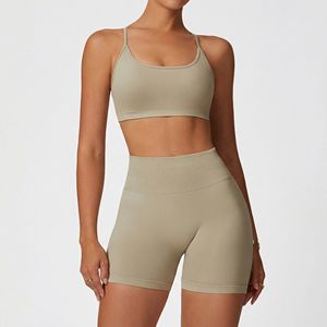 Ensemble de sport pour femme : soutien-gorge sans coutures et short taille haute, tissu extensible en nylon et élasthanne, respirant, coupe ajustée, idéal pour la gym, le yoga et les entraînements. - Product Image 5