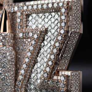 Pendentif Prénom Vertical Personnalisé en Argent Plaqué Or Rose avec Moissanite Taille Baguette Mixte et Mosaïque 3 Lettres - Product Image 1