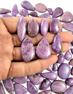Radha Arts Stichtite Naturelle, Pierre Semi-Précieuse Polie à la Main pour la Guérison, Vente en Gros de Lots de Pierres Précieuses pour Bijoux - Product Image 1