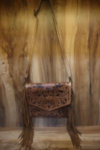 Sac à bandoulière pour femme en cuir de vachette style bohème vintage, fait main, avec fermeture éclair, sculpté à la main, style féminin, vente chaude - Product Image 2