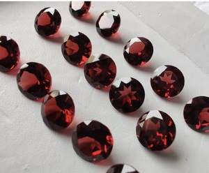 Granate rojo natural de Mozambique / Forma redonda / Facetado / Calidad AAA+ / Limpio (IF) / Corte brillante / Tamaño 11 mm - Product Image 1