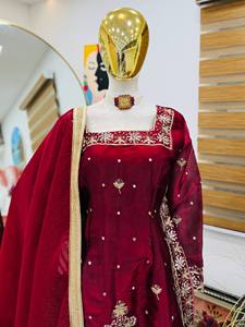 Conjunto de Palazzo y Dupatta con Bordado Floral y Lentejuelas en Color Borgoña, Traje Indio-Pakistaní para Mujer, Ideal para Graduaciones, Diwali, Bodas y Fiestas - Product Image 2