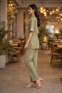 Nouvelle collection de tenues coordonnées pour femmes, manches courtes, à prix réduit, pour occasions habillées et soirées. - Product Image 3