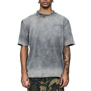 เสื้อยืดผู้ชายผ้าฝ้ายแท้ 100% ราคาขายส่ง สไตล์สตรีทแวร์ ทรงโอเวอร์ไซส์ ดีไซน์ขาดๆ ทรงบ็อกซี่ ล้างสีแบบแอซิดวอช - Product Image 6