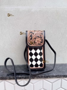 กระเป๋าหนังแกะสลักลายดีไซน์เนอร์รุ่นล่าสุด กระเป๋าสะพายไหล่สไตล์ยิปซี โบโฮ ทำมือ ลายตารางแบบตะวันตก ทันสมัย - Product Image 5