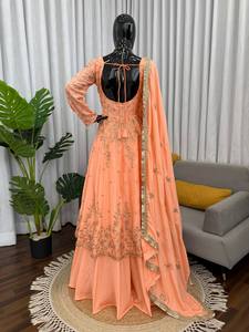 Conjunto Sharara Antra Lifestyle Bollywood, Nuevo Conjunto para Bodas y Fiestas, Elegante y Bordado con Lentejuelas de 5mm, Top y Dupatta de Chinon Puro - Product Image 3