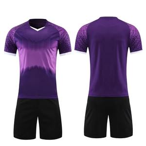 Conjunto de Uniforme de Fútbol Sublimado Personalizado, Transpirable, en Morado/Negro Elegante, para Entrenamiento de Equipos y Ropa Deportiva Masculina - Product Image 1