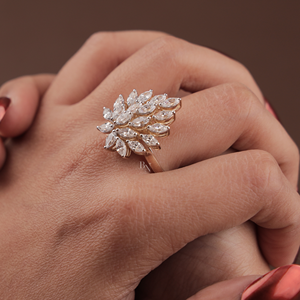 Anillo de Compromiso para Mujer en Plata, Oro de 10K, 14K o 18K con Moissanita de Corte Redondo de 2.1 Quilates, Joyería Fina y Elegante para Novia - Product Image 2