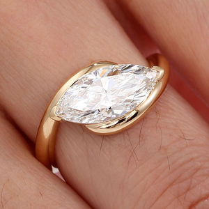 Bague de fiançailles en moissanite taille marquise, bague en or sertie de pierres, bague solitaire unique pour femme, bague de mariage minimaliste moderne - Product Image 4