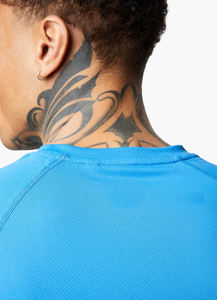 Conjunto de camiseta y pantalones cortos azules para hombre, corte ajustado, informal, para verano, ligero, transpirable, de algodón, poliéster y elástico. - Product Image 3