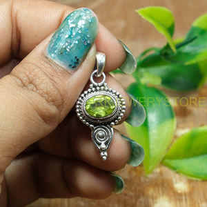 Colgante de Plata de Ley 925 Hecho a Mano con Piedra Preciosa de Peridoto Verde, Corte Ovalado Facetado Natural, Estilo Boho Étnico Vintage de Diseñador - Product Image 3