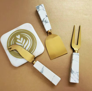 Cuchillos para queso y mantequilla con mango de color blanco mármol, utensilios de cocina, accesorios de cocina, acabado dorado brillante - Product Image 1