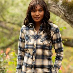 Nueva Camisa Casual de Franela para Mujer con Botones y Bolsillo con Solapa a Cuadros, Manga Larga, Venta al por Mayor - Product Image 5