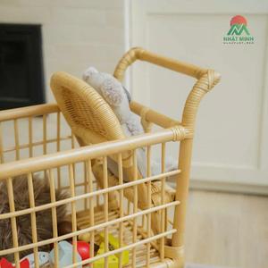 Cochecito de juguete para muñecas para niñas; tejido con ratán natural; presenta un diseño de 4 ruedas de madera; diseño rectangular estilo rústico - Product Image 4