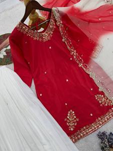 Ensemble Salwar Kameez Traditionnel Brodé Rouge et Blanc pour Femmes, Tenue Indienne et Pakistanaise pour Cérémonies de Remise de Diplôme, Mariages et Fêtes, avec Dupatta - Product Image 5