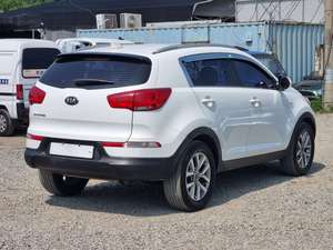 SUV Sportage 2016 d'occasion, blanc impeccable, diesel automatique, compact, durable, véhicule d'exportation 2016 - Product Image 2