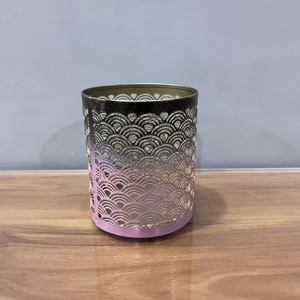 Portavelas de Hierro Cilíndrico V818 de Diseño Artesanal, con Patrón Ondulado Impreso, Decorativo, 3.5x3.5x4 Pulgadas, Decoración para el Hogar - Product Image 3