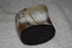 Vaso de Cuerno Pulido Hecho a Mano para Agua, Jugos, Cócteles, Uso en Bares, Ligero, Clásico, Natural, Náutico, Animal, Ecológico - Product Image 2