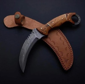 Cuchillo de caza hecho a mano de acero de Damasco con mango de madera, hoja dentada de punta curva y diseño de espiga completa personalizado. - Product Image 6
